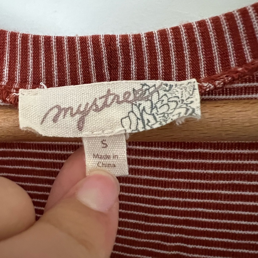 Striped Red V-Neck Button-Up Top - Picture 5 of 5